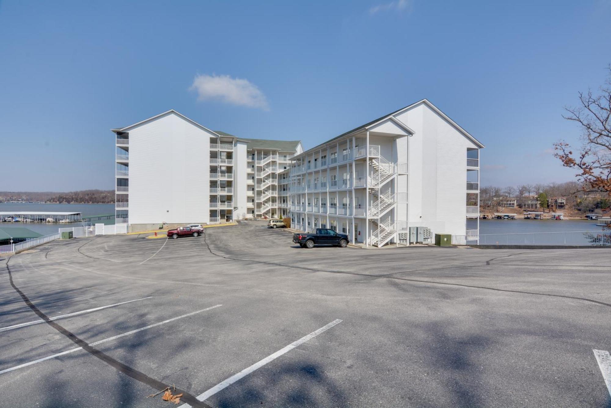 Lakefront Osage Beach Condo With Pool And Water Views! Exteriér fotografie