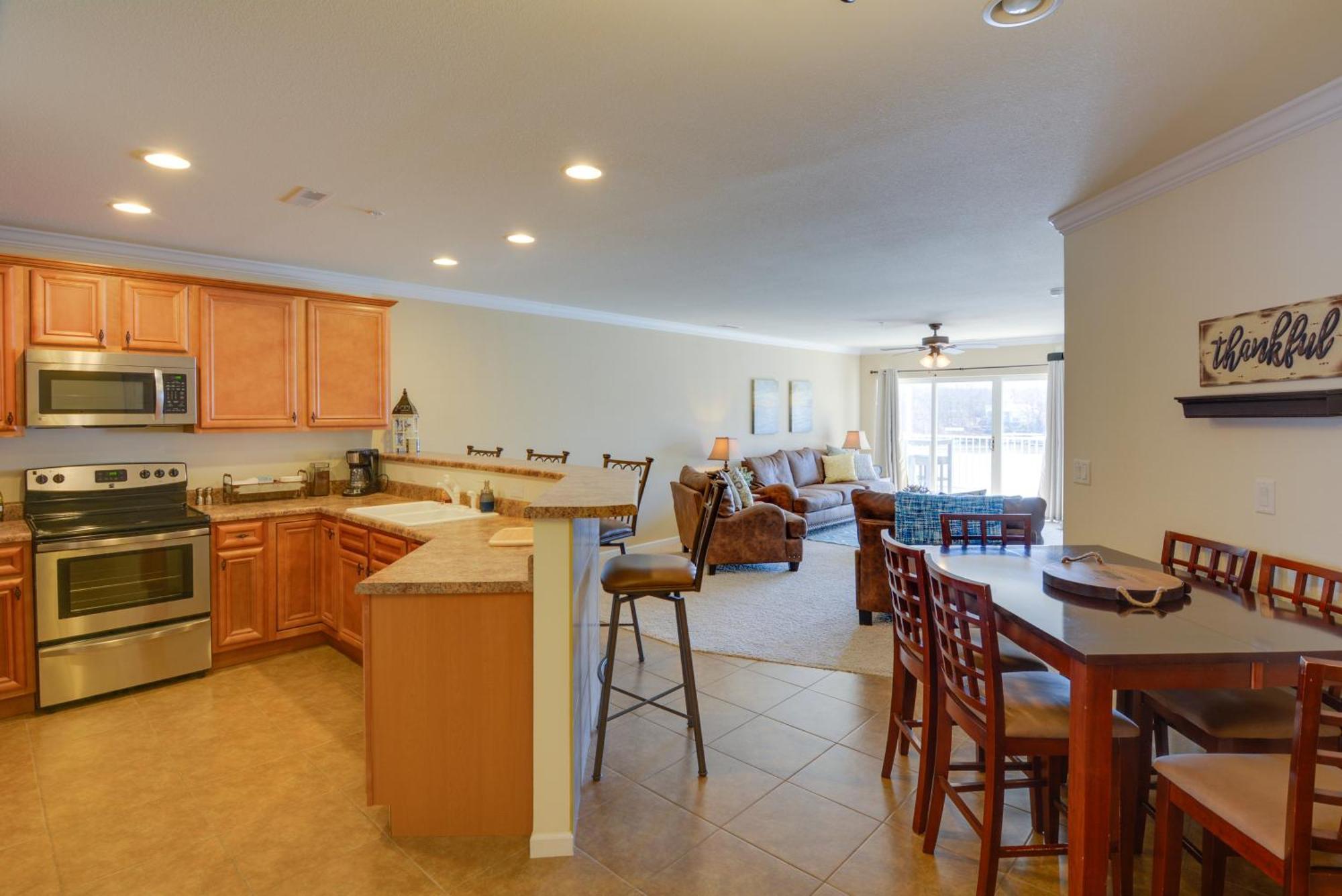 Lakefront Osage Beach Condo With Pool And Water Views! Exteriér fotografie